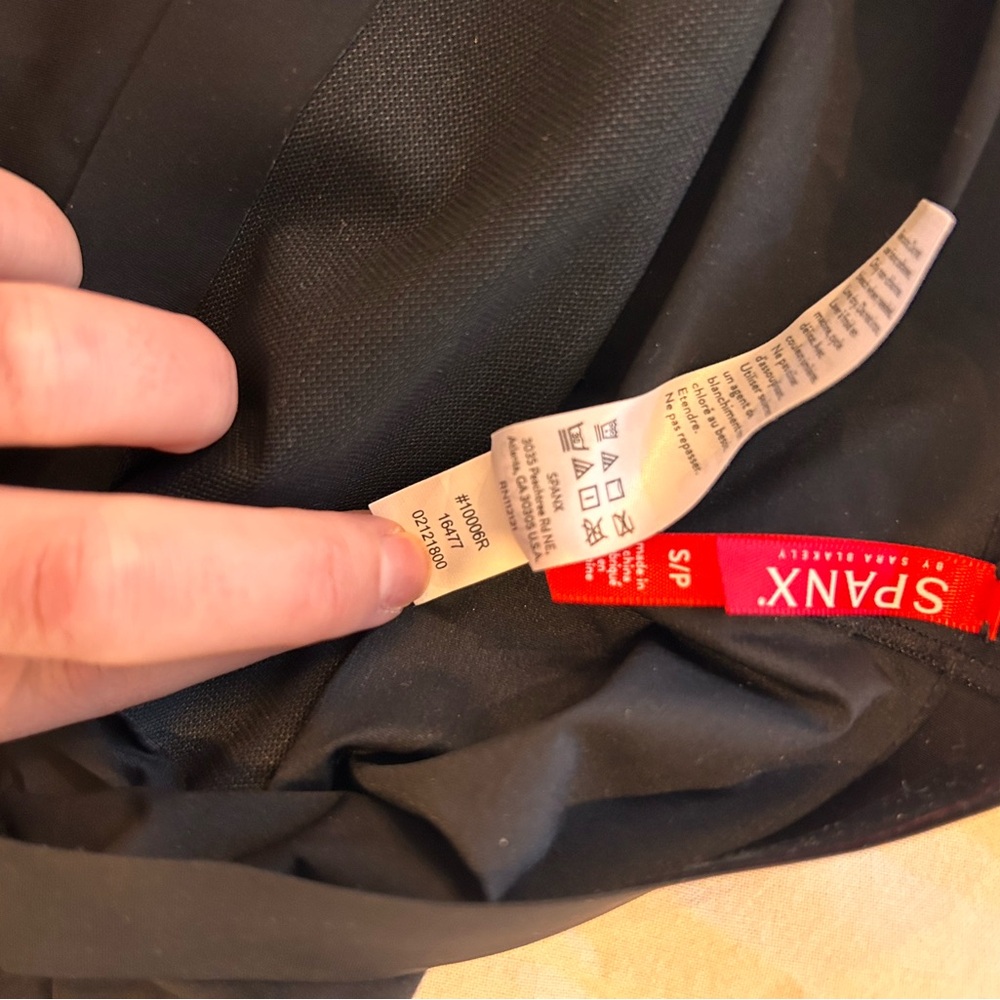 SPANX High-Waisted Mid-Thigh Black Short - Picture 4 of 4